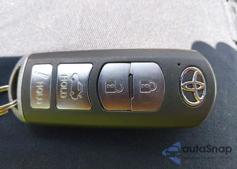 2019 Toyota Yaris Xle z USA, uszkodzony, nr VIN 3MYDLBYV7KY523952